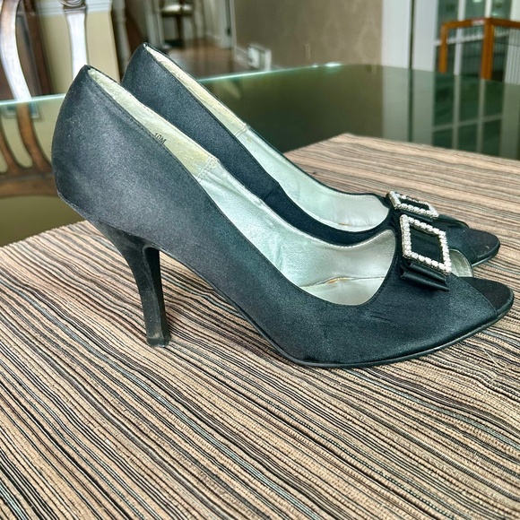 CL Laundry Black Satin Peep Toe Stilettos with Crystal Embellishments Size 10 - Picture 4 of 6